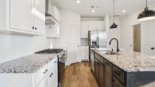 Building Photo - 3661 Rosemont Dr