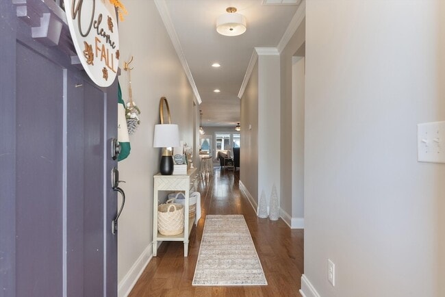 Building Photo - 250 Tanglewood Ln