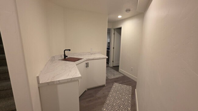 Building Photo - Beautiful Vinyard Townhouse