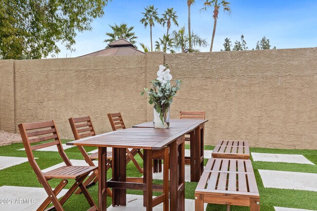 Building Photo - 5735 E Campo Bello Dr