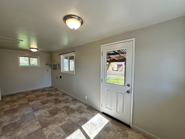 Building Photo - $500 Off March 2026 Rent!