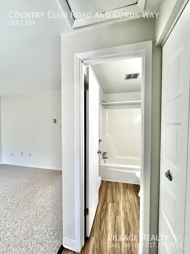 Building Photo - 671 Country Club Rd