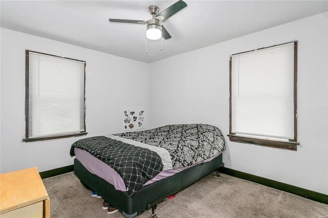 Building Photo - Charming 2-Bedroom Home