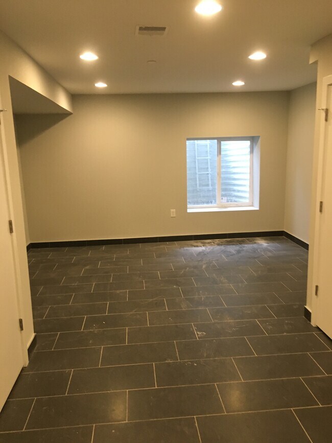 Building Photo - 1515 N Mascher St