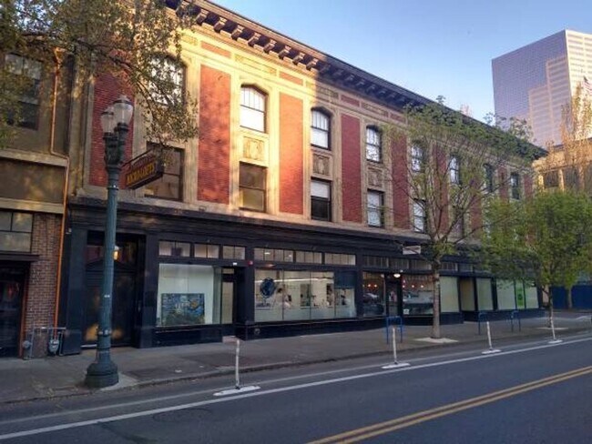 Building Photo - 318 NW Broadway