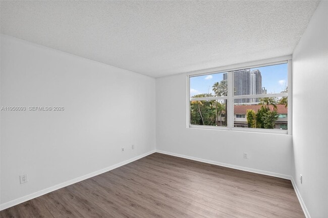 Building Photo - 16565 NE 26th Ave