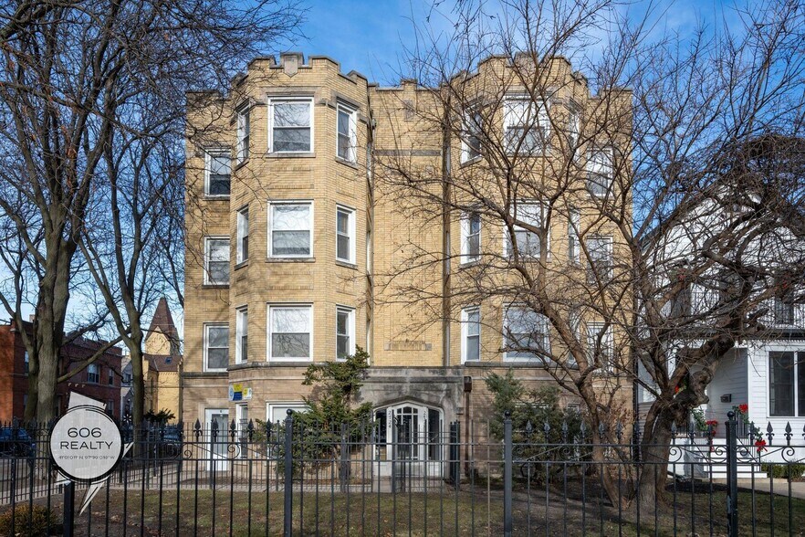 Primary Photo - 2722 W Logan Blvd