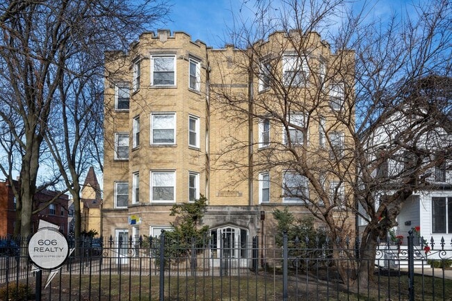 Building Photo - 2724 W Logan Blvd