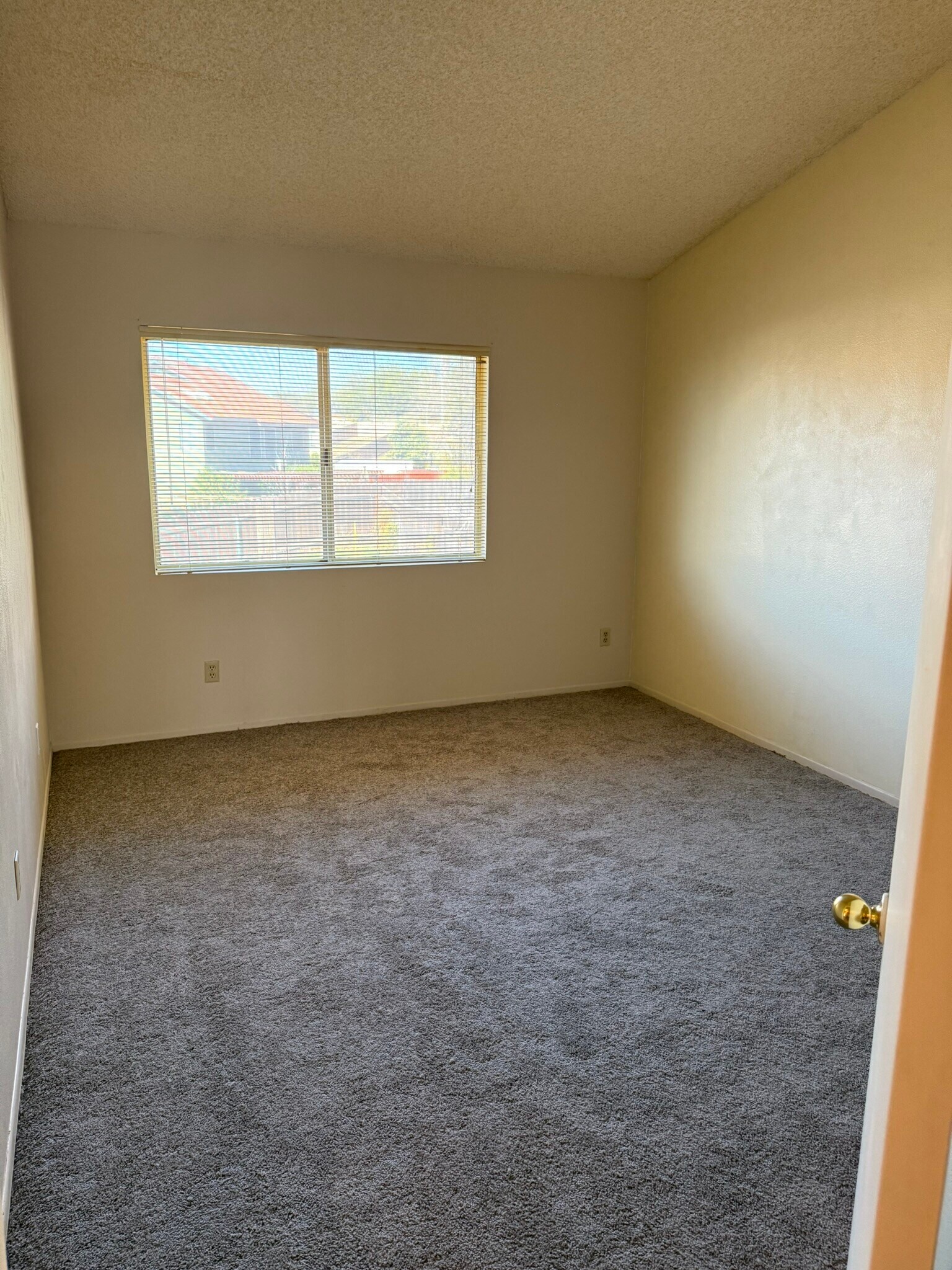 Building Photo - 12025 Heritage Dr
