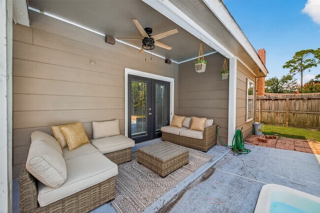 Building Photo - 5310 Holly View Dr