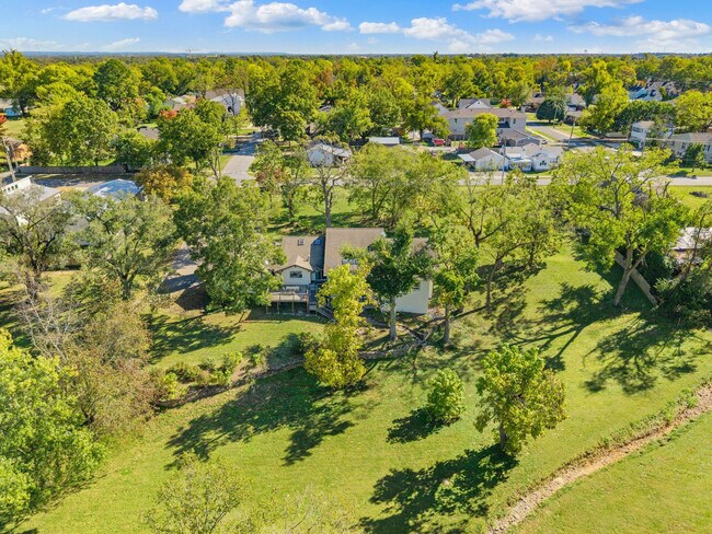 Building Photo - 515 NW D St