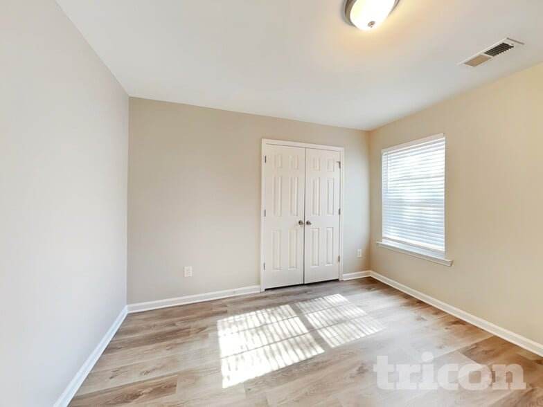 Building Photo - 190 Red Hawk Dr