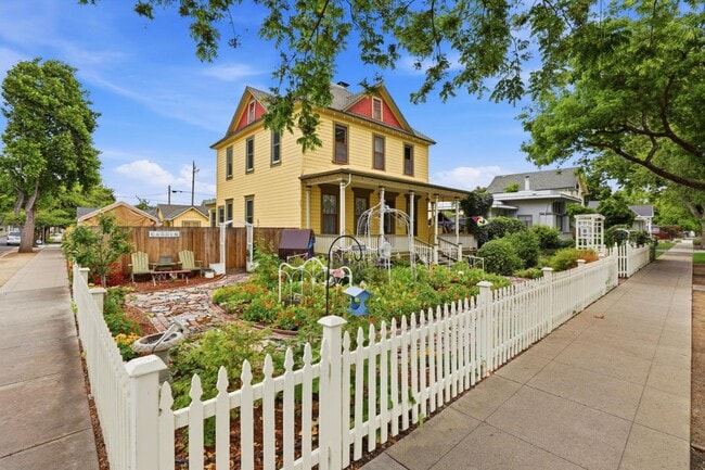 Building Photo - 482 South St