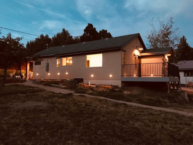 Building Photo - Redstone Cabin featuring Luxury, Convenien...