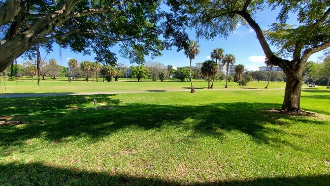 Building Photo - 3800 Oaks Clubhouse Dr
