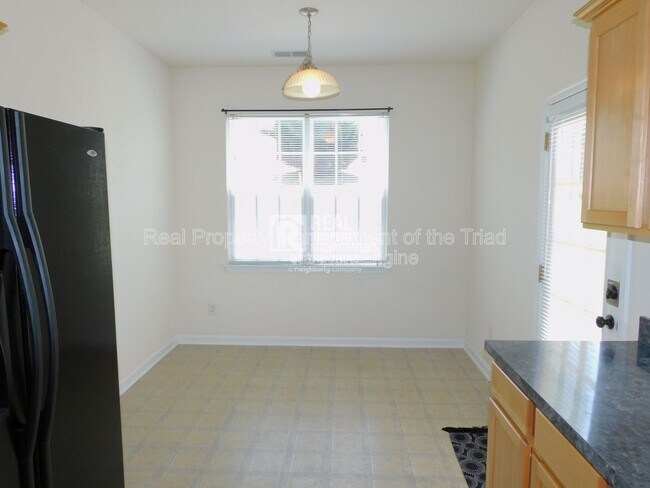 Building Photo - 1017 Hawick Dr