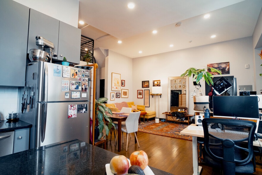 Building Photo - 444 Western Ave