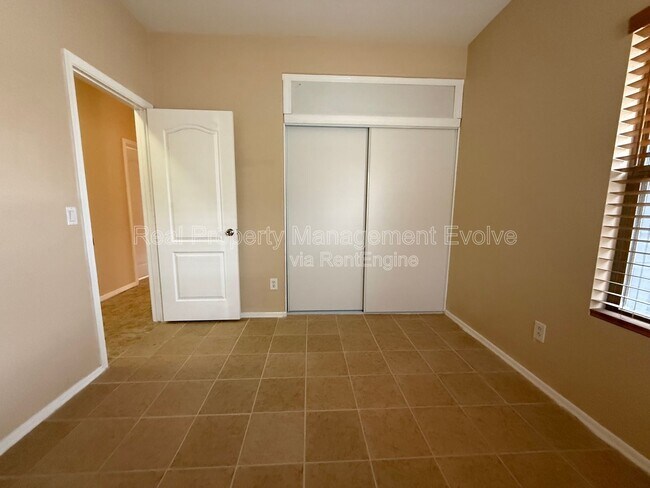 Building Photo - 9559 W Monte Vista Rd
