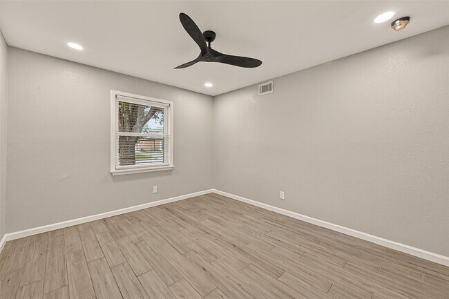 Building Photo - 4955 Wigton Dr