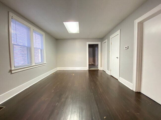 Building Photo - 2240 White Oak Ave