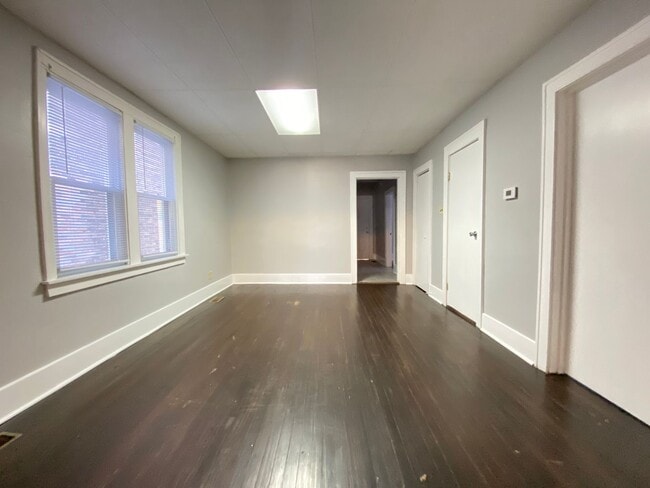 Building Photo - 4 Bedroom Home In Whiting, IN