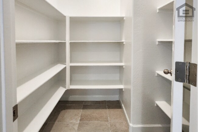 Building Photo - 40110 W Shaver Dr
