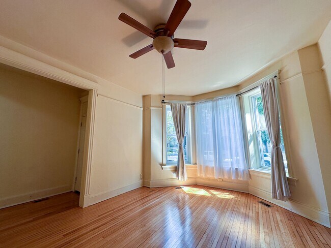 Building Photo - 4-BEDROOM DEPAUL UNIVERSITY APARTMENT – FI...