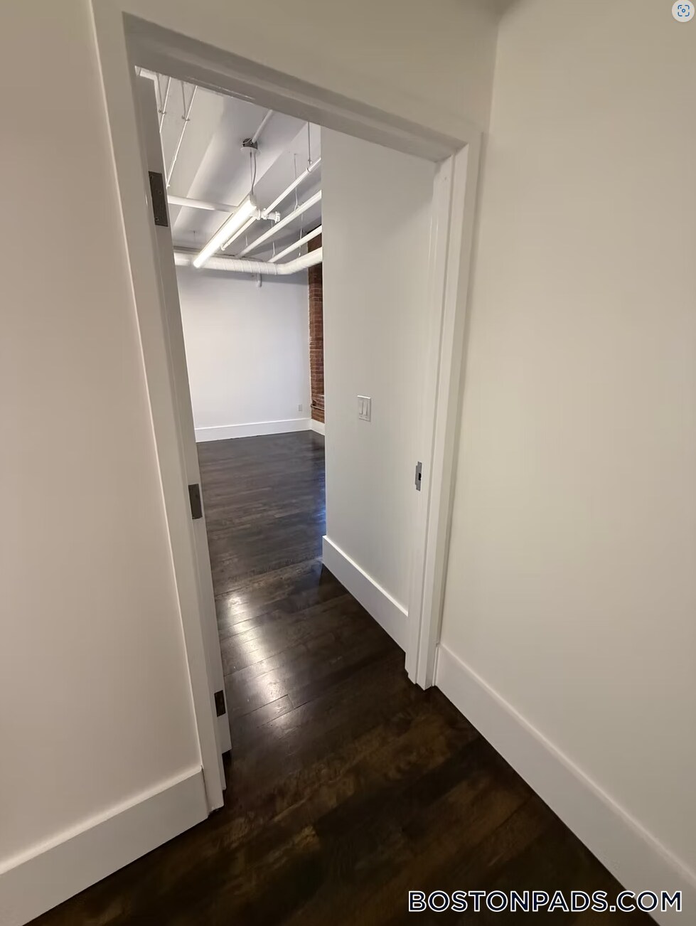 Building Photo - 190 High St