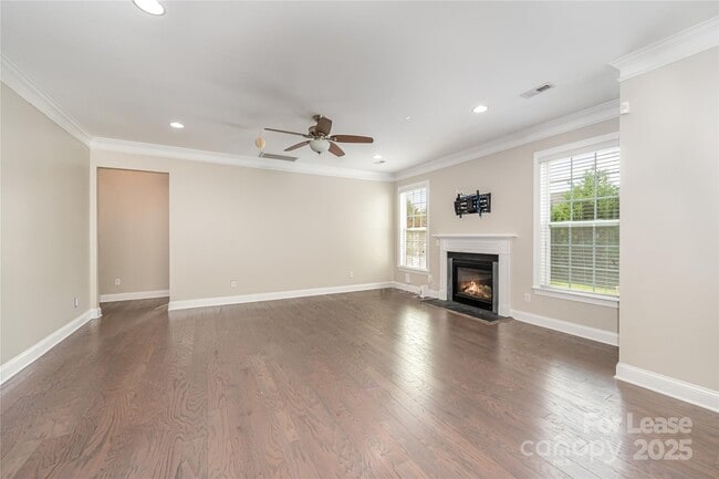 Building Photo - 1361 Rainier Dr