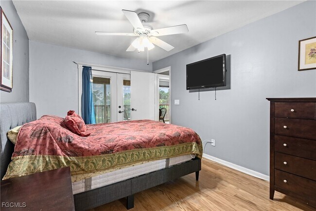 Building Photo - 15140 Riverbend Blvd