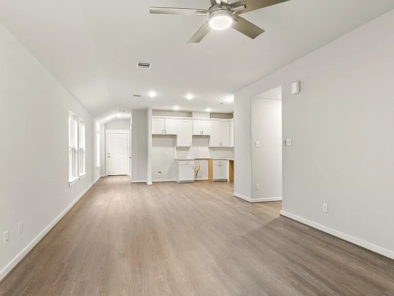 Building Photo - 4519 Pinehurst Trace Dr