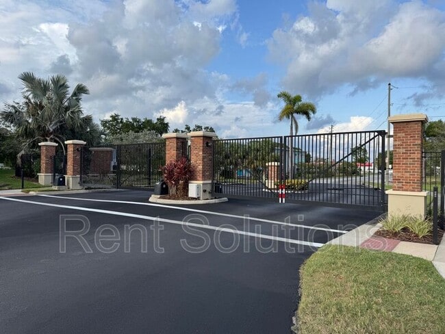 Building Photo - 5229 5th Way N