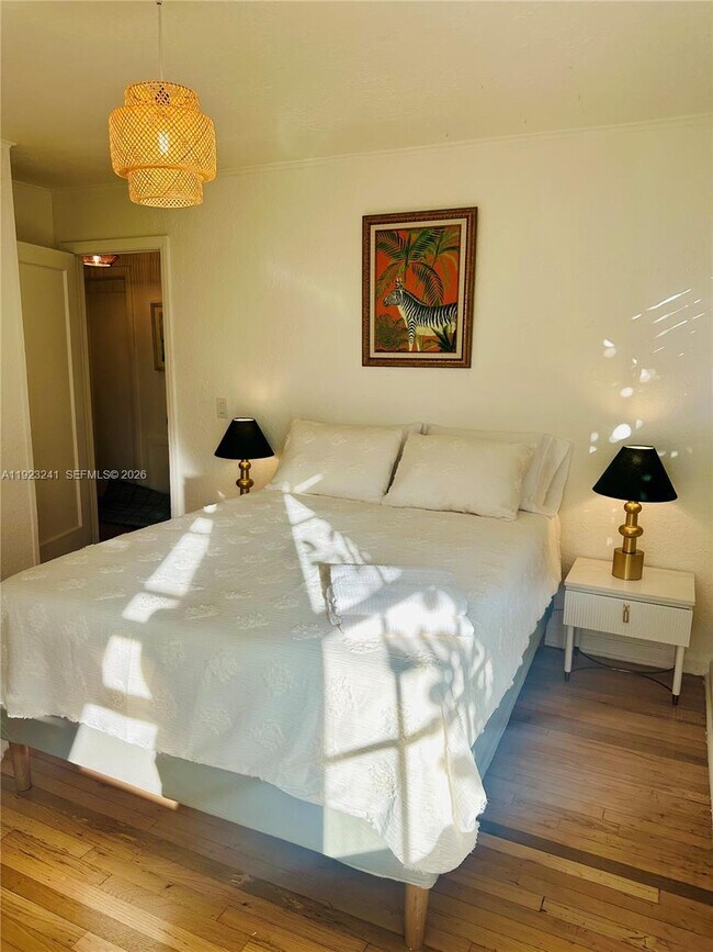 Building Photo - 3927 SW 64th Ave