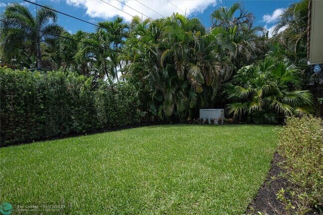 Building Photo - 2625 NW 5th Ave