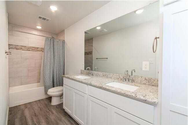 Building Photo - 527 Lost Trl