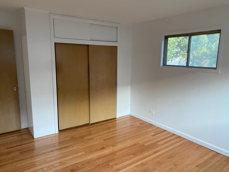 Building Photo - 330 Forestway Dr