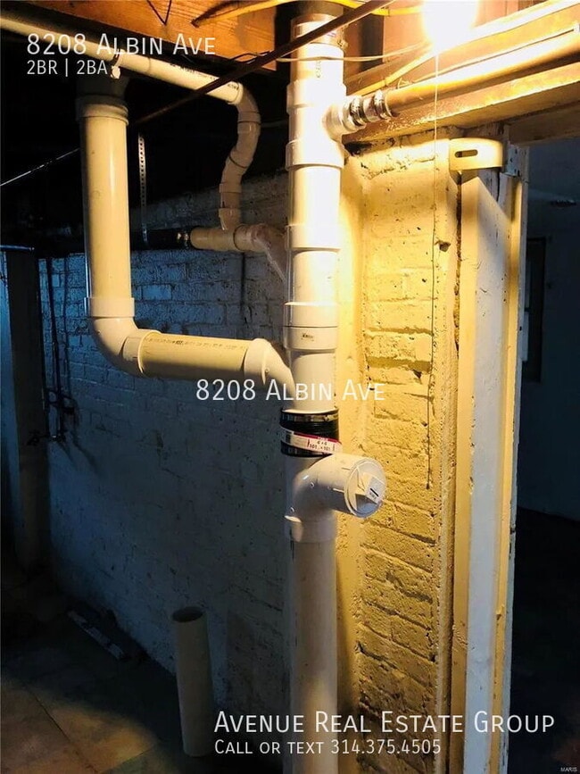 Building Photo - 8208 Albin Ave