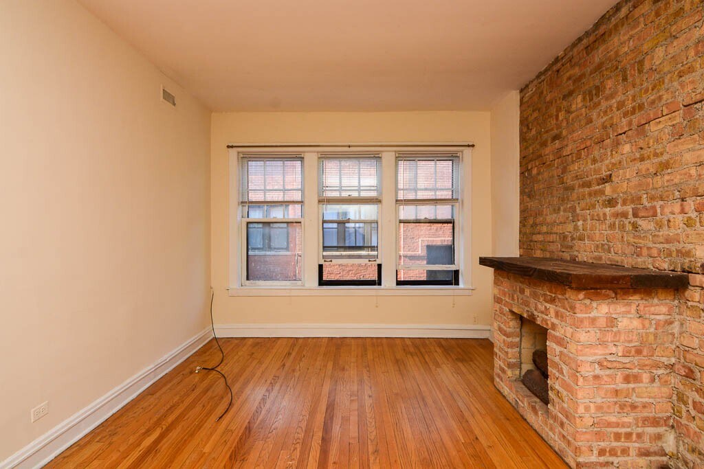 Building Photo - 3530 N Racine Ave