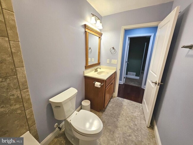 Building Photo - 5 Harcourt Dr