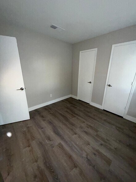 Building Photo - 211 Shrum Ct