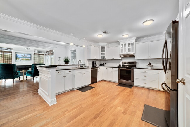 Building Photo - 2009 Wedgewood Cir