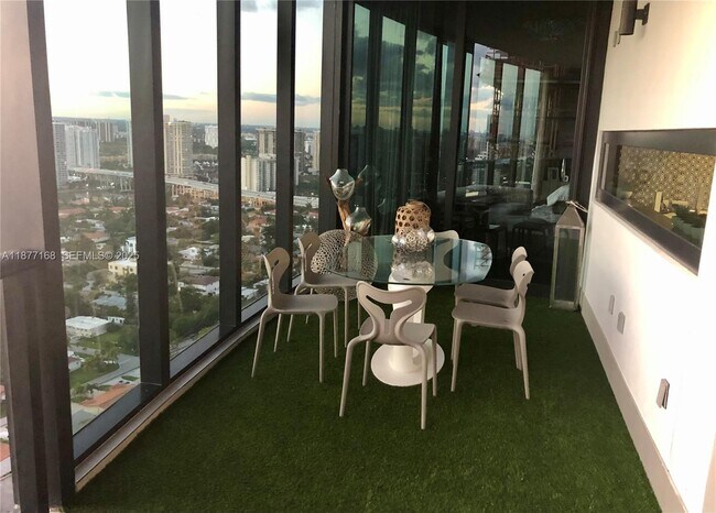 Building Photo - 18555 Collins Ave