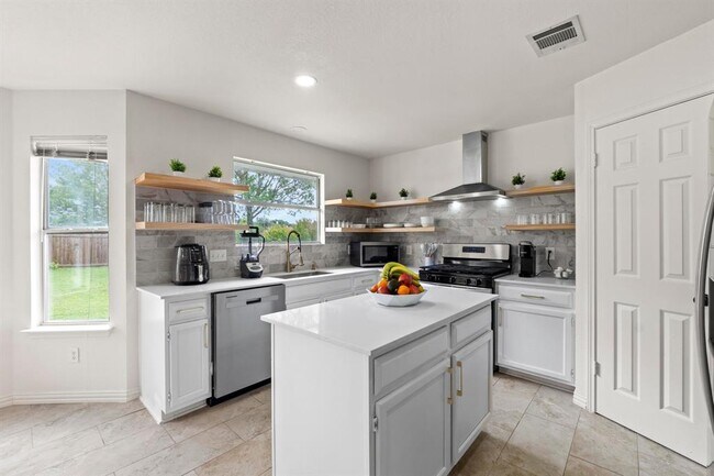 Building Photo - 3300 Sauls Dr