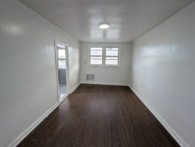 Building Photo - Stunning 3 Bedroom Home - Mayfair