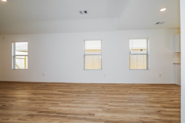 Building Photo - 11052 N Lake Mist Ln