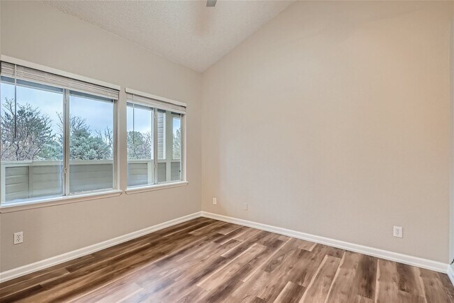 Building Photo - Desirable DTC Condo