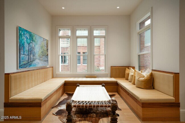 Building Photo - 50 W Palm Ln