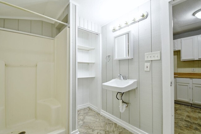 Building Photo - 1-BEDROOM WITH DEN IN AVENIDA GUADALUPE