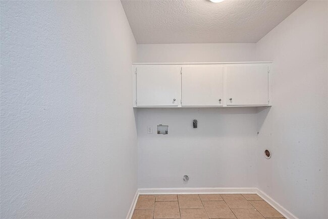 Building Photo - 7926 Jonquil Dr