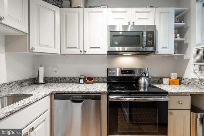 Building Photo - 4004 Beecher St NW